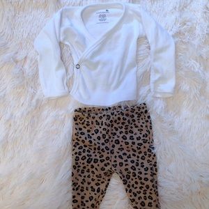 Long sleeve and legging for newborn.